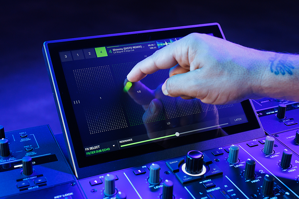 Denon DJ Prime 4+ en configuration DJ